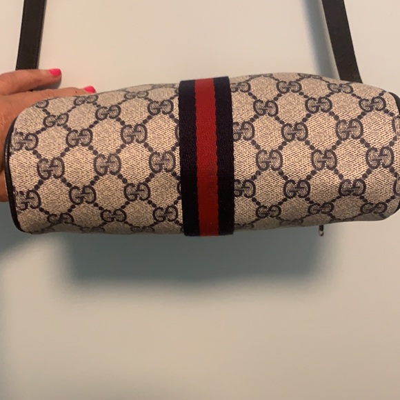 Gucci Crossbody - Picture 3 of 4